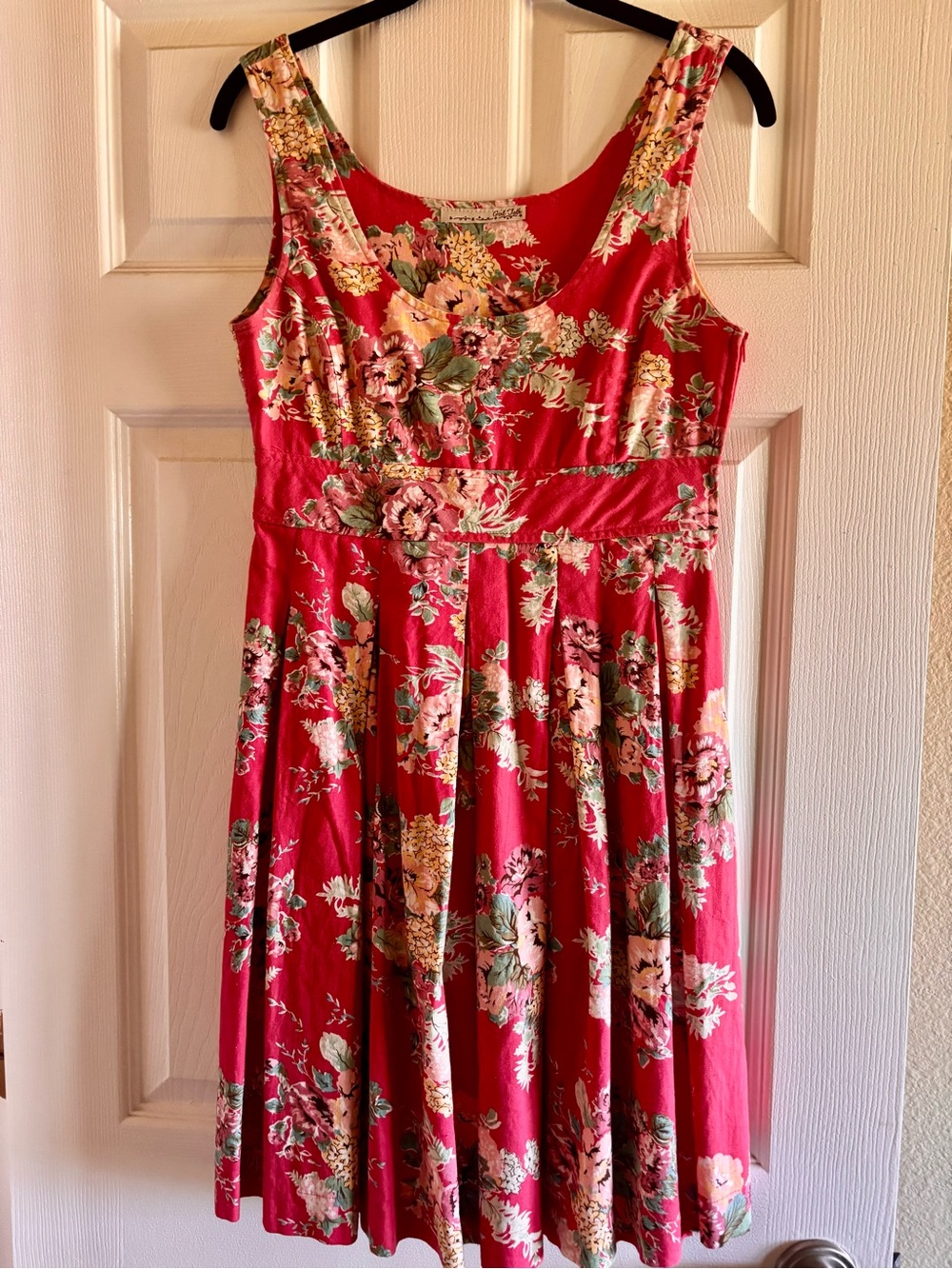 Sleeveless Floral Midi Dress in Red